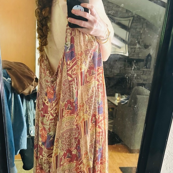 Spell Bound Floral Maxi Dress made in Dubai, United Arab Emirates (size L) - Picture 3 of 7